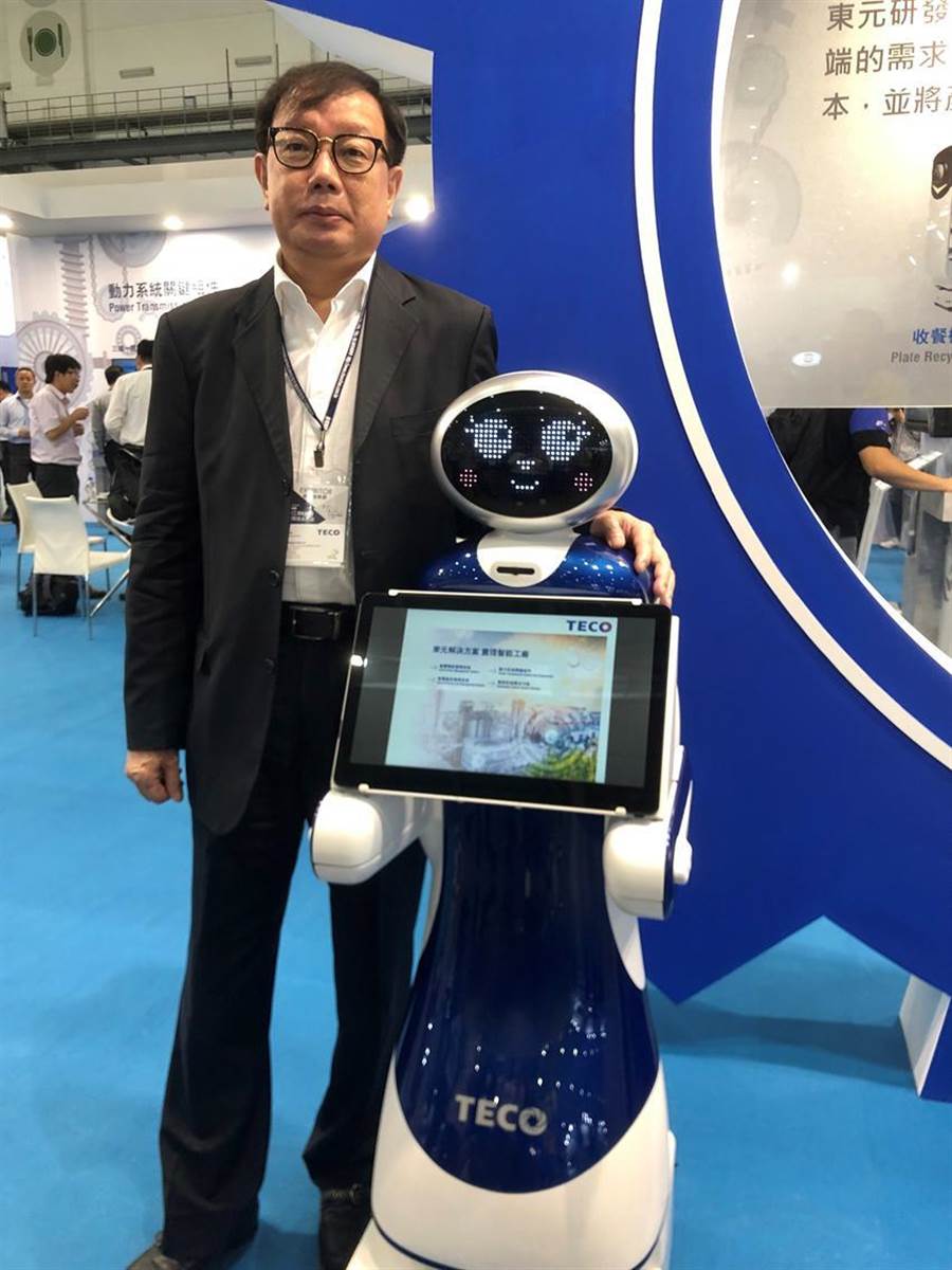 東元電機新開發(fā)導覽機器人今首度曝光，負責全桉的東元協(xié)理林勝泉。圖／沉美幸